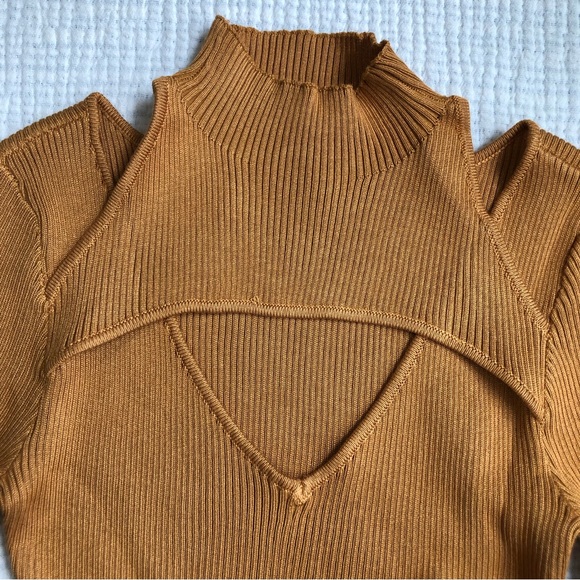 Junior's Almost Famous Funnel Neck Keyhole Midi Dress Size Medium - Picture 11 of 12